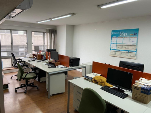 Venta De Amplio Local Para Oficina Ciudad Vieja Reciclado