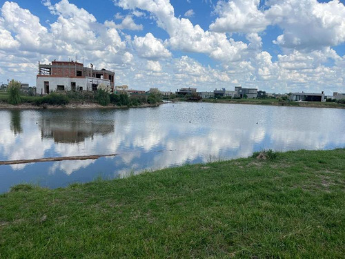 Oportunidad De Lote A La Laguna En Barrio Santa Clara Al Sur. San Vicente.