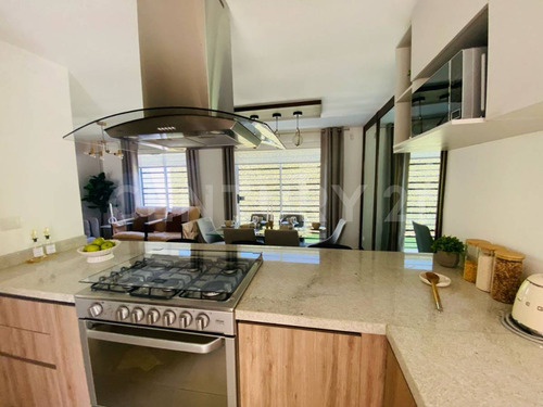 Pre Venta De Casa En Area De Cumbres En Fraccionamiento Privado