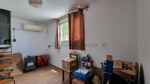Casa En Venta - 2 Baños ,4 Dormitorios, Escritorio, Azotea