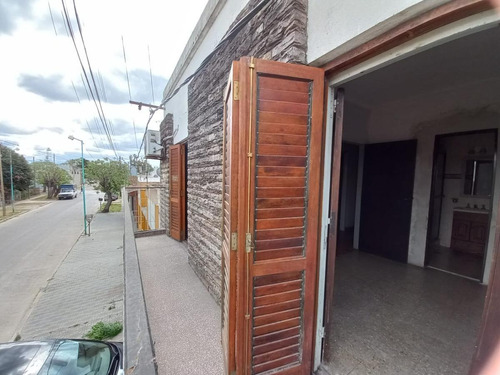 Imagen 11 de 27 de Casa 3 Dormitorios - Barrio El Carmen - Berisso-123 31 Y 32