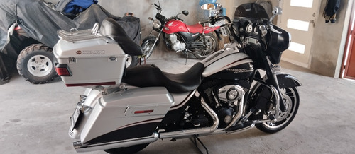 Motocicleta Harley Davidson Street Glide
