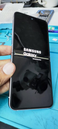 Celular Samsung Z Flip 6 ( Conserto Ou Retirada De Peças) (Usado)