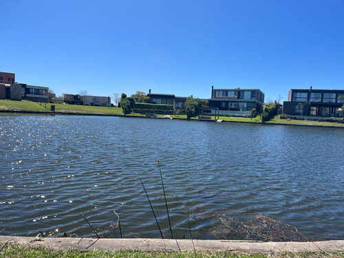 Terreno Lote En Venta Al Lago En Barrio Ceibos - Puertos