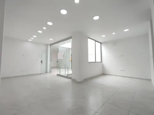 Oficina En Arriendo En Latino. Cod A17321