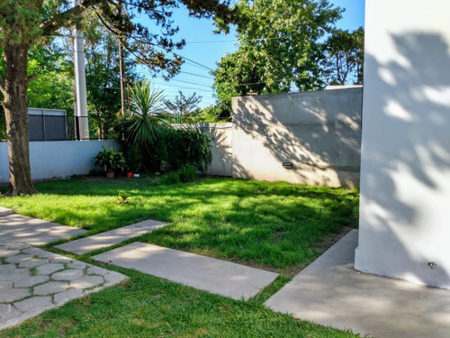 Casa En Venta - 3 Dormitorios 3 Baños - 600mts2 - Manuel B. Gonnet, La Plata