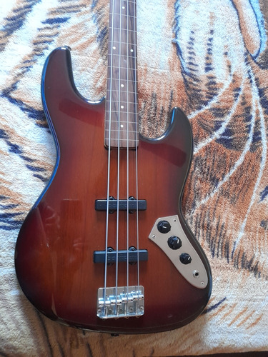 Bajo Doh Fretless Con Bartolini, $760000.-