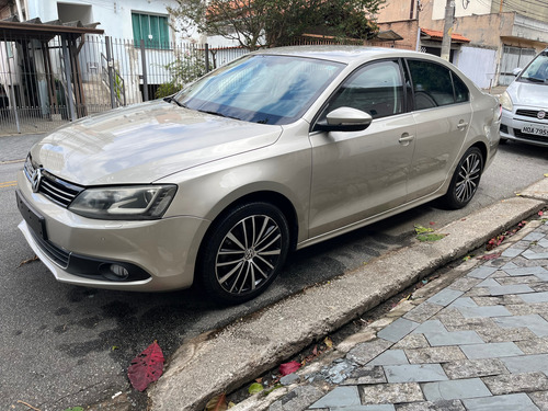Volkswagen Jetta 2.0 Tsi Highline 4p 211 hp