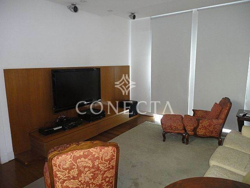 Imagem 9 de 27 de Tamboré 03 | Casa Alto Padrão | Venda | Fino Acabamento | Imenso Quintal Gramado - Cnc1282