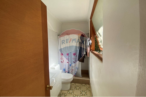 Casa De Dos Pisos Con Piscina En Ñuñoa