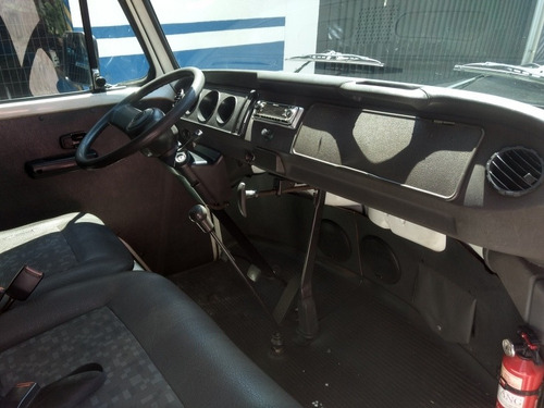 Imagem 5 de 15 de Volkswagen Kombi 2003 1.6 Std 3p Gasolina