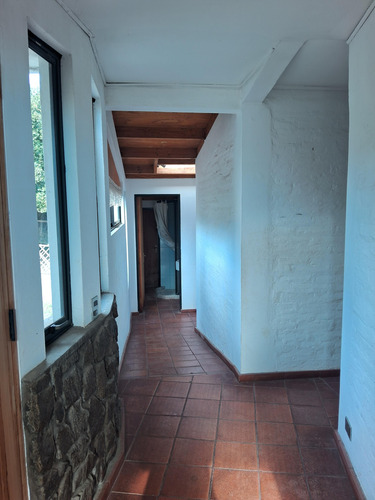 ¡disfruta De La Vida De Campo En Esta Encantadora Casa En L