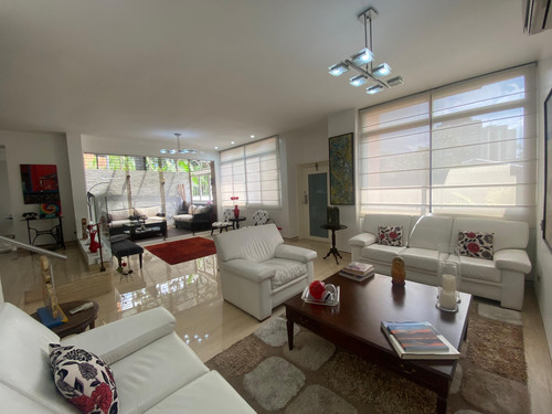 Town House En Venta. Urb. Santa Eduvigis