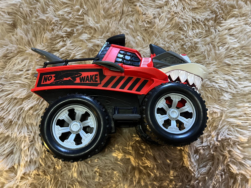 Carro Manual De Tiburón De Baterías Road Rockers Shark Rojo (Usado)