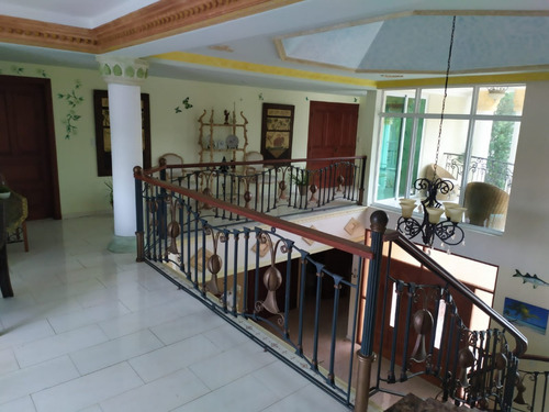 En Metro Country Club Villa En Venta De 915. 91 Mt2 Totalmente Amueblada.
