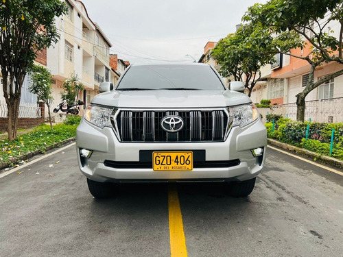Imagen 2 de 11 de Toyota Prado Txl Sumo 2020