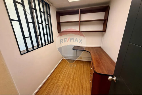 A Pasos Del Metro Tobalaba, Remodelada!