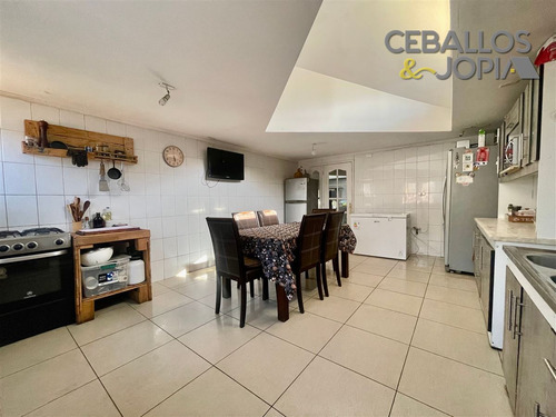 Casa En Venta De 6 Dorm. En Quilpué