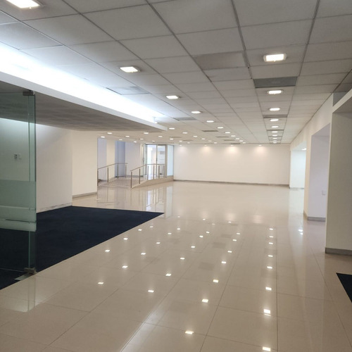 Local Comercial U Oficina En  Renta 894 M2 Lomas De Chapulte