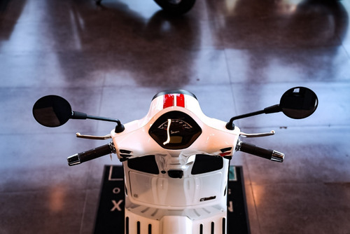 Imagen 18 de 18 de Vespa Gts Super 300 Racing Sixties Disponible Ya