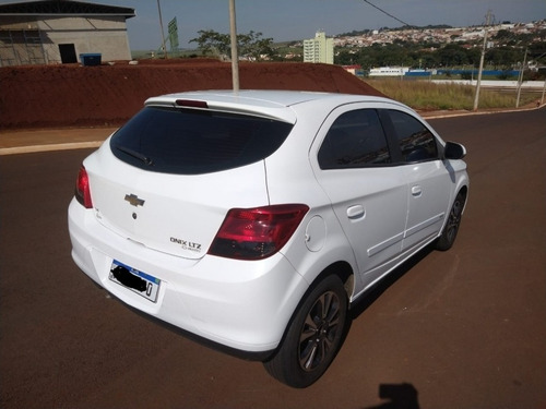 Imagem 8 de 9 de Chevrolet Onix 1.4 Ltz Manual