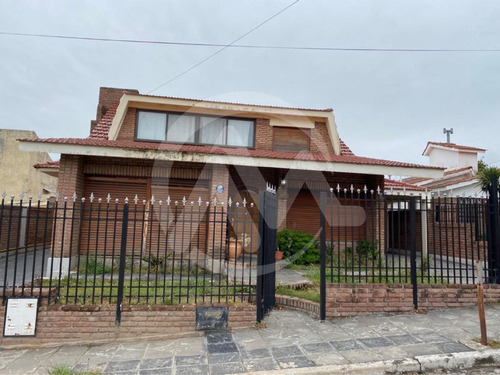 Casa En Barrio Las Malvinas