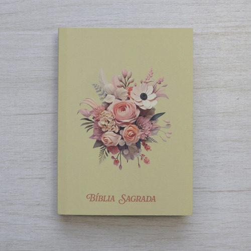 Bíblia Sagrada Média Buquê De Flores | Arc | Capa Brochura