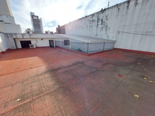 Casa En Venta De 250m² Con 7 Ambientes 2 Plantas Con Terraza Libre. Apto Crédito Rosario, Santa Fe