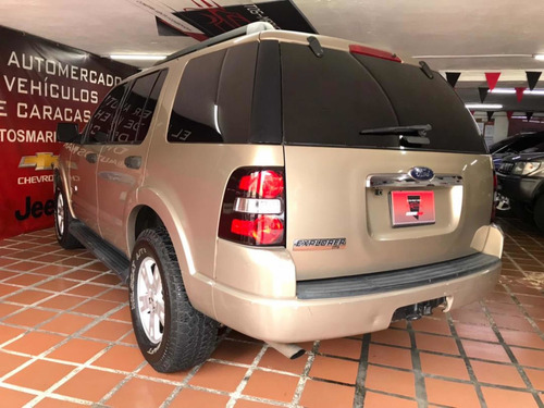 Imagen 6 de 11 de Ford Explorer Eddie Bauer 4x2 4.6