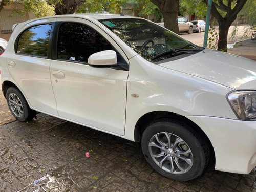 Toyota Etios 2015 1.5 Xs 5 P