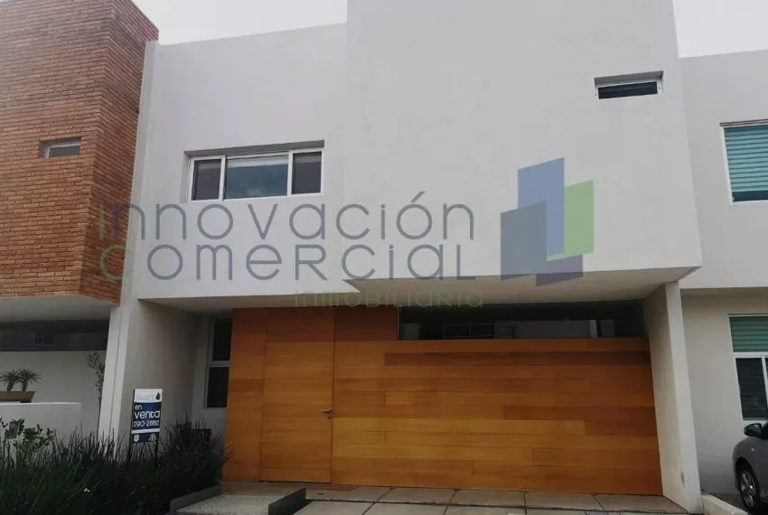 Casa En Renta Y Venta En Hacienda Juriquilla, Con Cuarto De