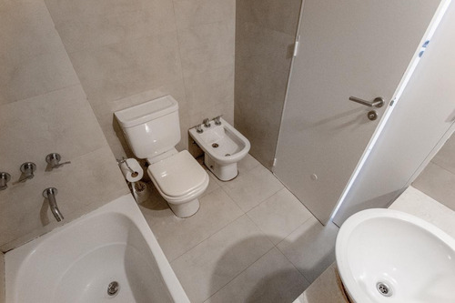 Imagen 15 de 30 de Torre Topacio · Venta · 2 Ambientes · Cochera · Piso Alto Muy Luminoso