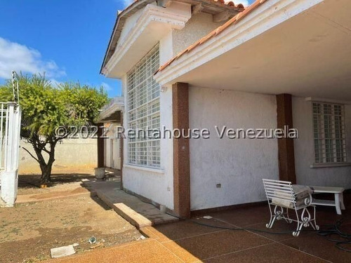 Imagen 9 de 11 de Amplia Casa Con Muy Buena Distribución Ubicada En Judibana, Con Servicios Públicos Ininterrumpidos. #22-15665.