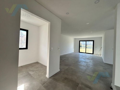 Casa En Venta 5 Amb En Altos De Campo Grande