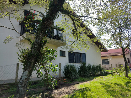 Casa Alto Padrão - 900 Metros De Terreno - Carambeí-pr