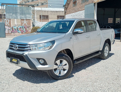 Imagen 10 de 19 de Toyota Hilux 2.8 Srv 4x4 Aut. 2016