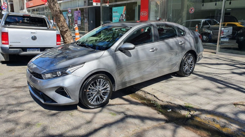 Imagen 1 de 12 de Kia Cerato 2.0