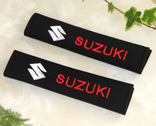 Par De Almohadillas Cubre Cinturones Con Logo Suzuki.
