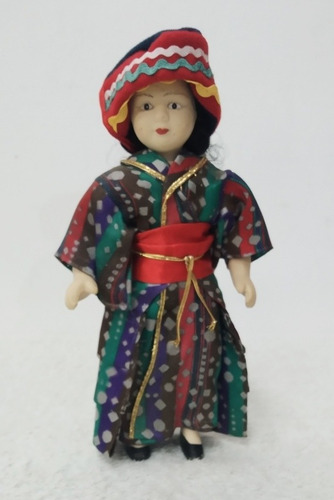Muñecas (7) Cerámica Figuras Trajes Típicos Países. (Usado)