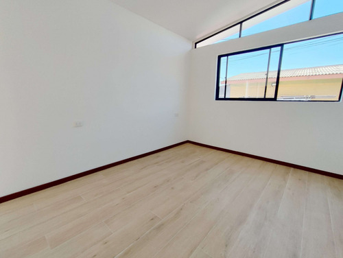 Casa Remodelada, Excelente Conexión 3d+3b+2e, Belloto Centro