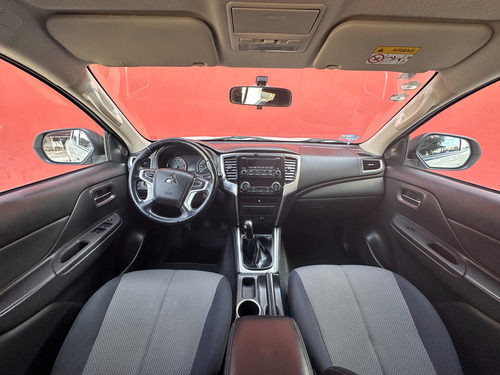 Mitsubishi L200 2.4 Cabina Doble 4x2 Mt