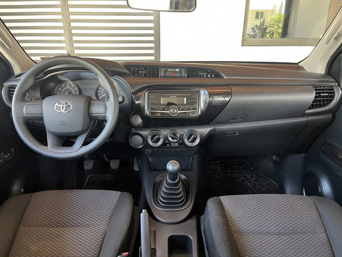 Toyota Hilux 2.7 Cabina Doble Sr Mt