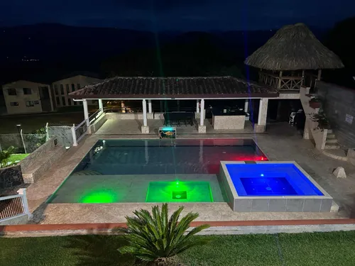 Finca De 8 Alcobas Y 5 Baos
