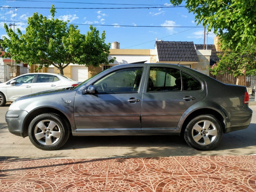 Bora Trendline 2.0 - Año 2010 - 105.000km