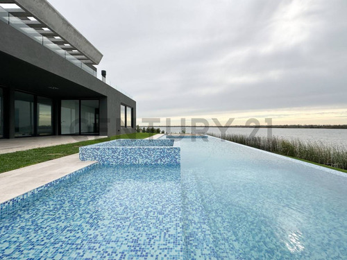 Venta Casa En Marinas Al Lago , Espectacular