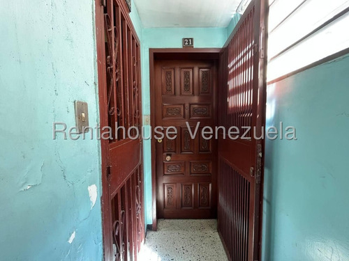 Sorangel Vargas Vende Amplio Y Comodo Apartamento En Excelente Ubicacion, Balcon, Piso Bajo Zona Centro Barquisimeto Mls #25-14476