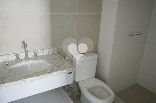 Apartamento 2 Dormitórios, 1 Suíte E Vaga Coberta. - 28-im437989