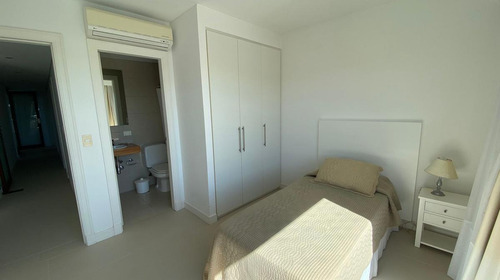 Imagen 28 de 30 de Apto Con Vista Al Mar, Parrillero Propio, 3 Suites Servicio, Temp 2022 - Playa Brava