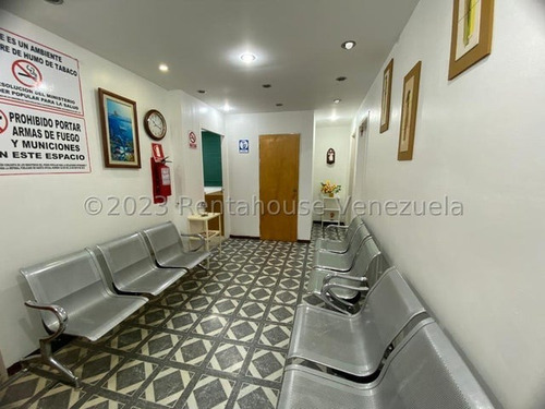 543m2 En Santa Mónica Se Vende Reconocida Clinica Especializada En Cirugía Estética, ' Equipada' , Mls#23-22290