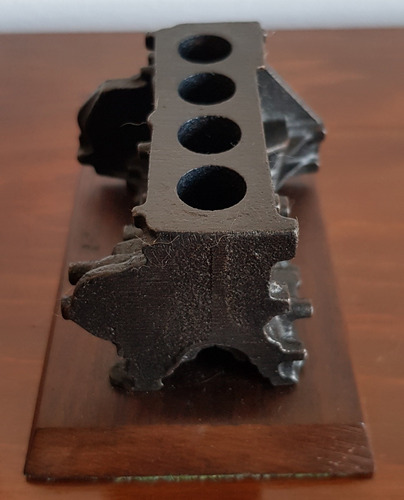 Imagen 4 de 8 de Oríginal Portalápices De Hierro Con Forma De Motor